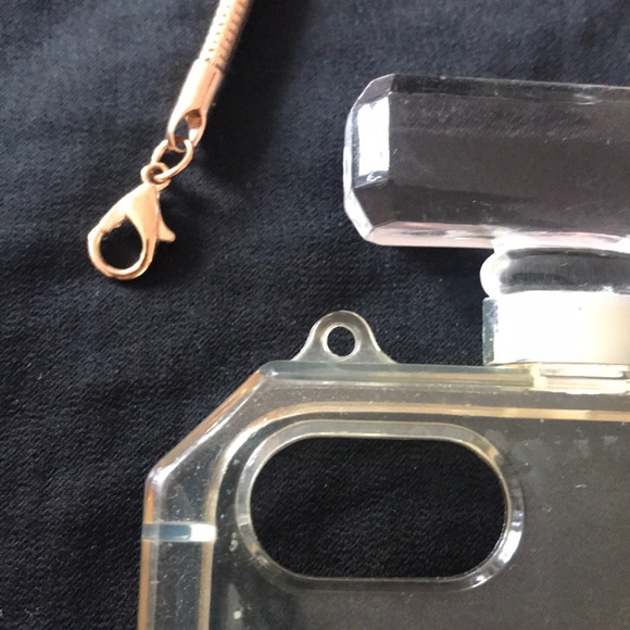 Rare Chanel 5 IPhone case with chain - Picture 7 of 16